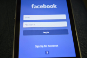 Facebook se tourne vers les reels en abandonnant le live shopping